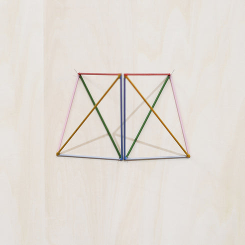 Triangular pyramid with painted edges